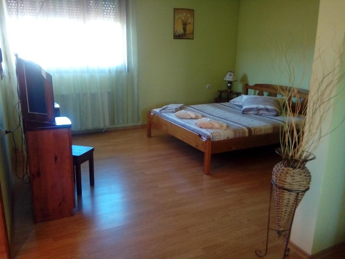 Guest House Ambrozia كوتيل المظهر الخارجي الصورة