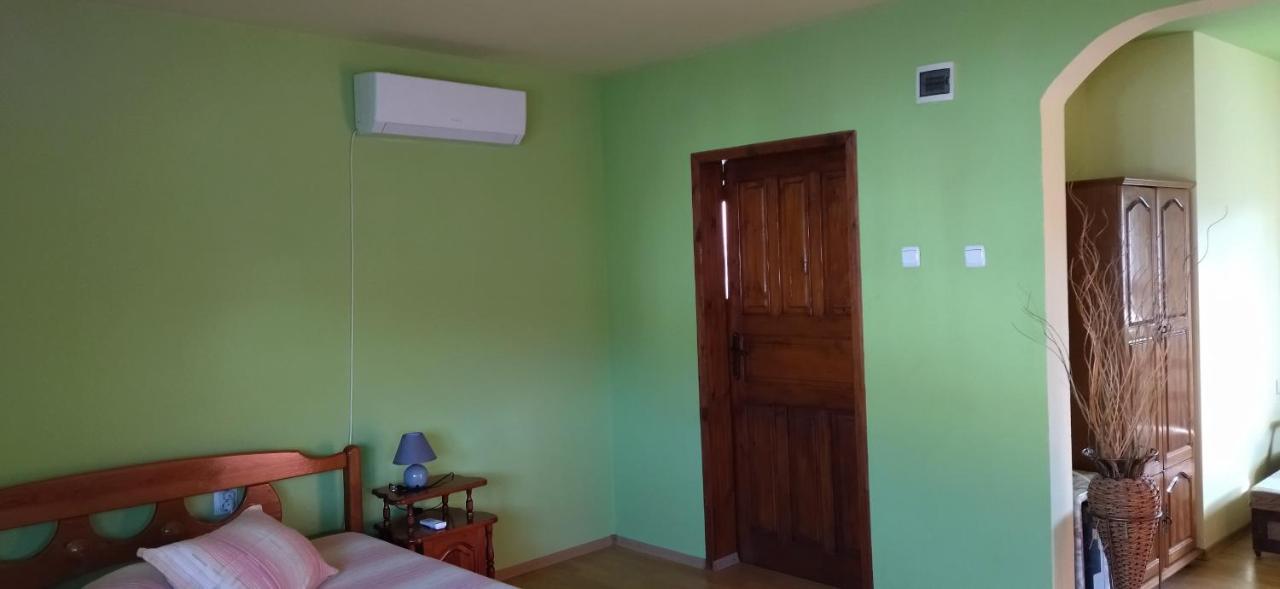 Guest House Ambrozia كوتيل المظهر الخارجي الصورة