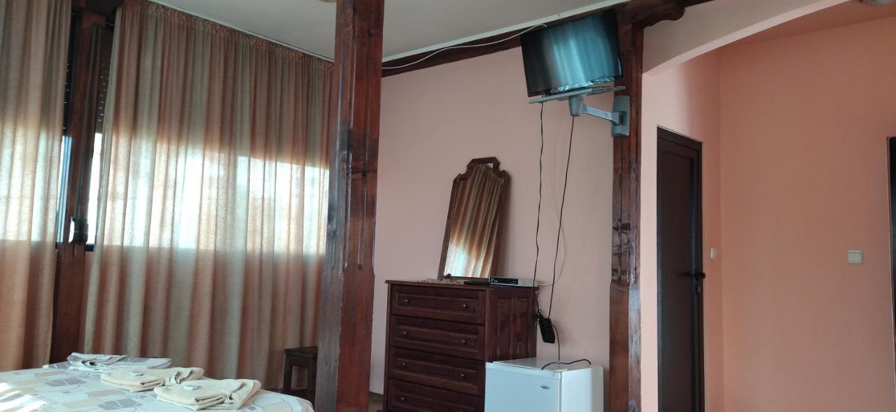 Guest House Ambrozia كوتيل المظهر الخارجي الصورة