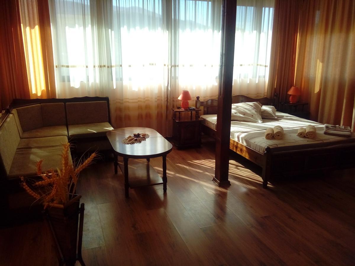 Guest House Ambrozia كوتيل المظهر الخارجي الصورة